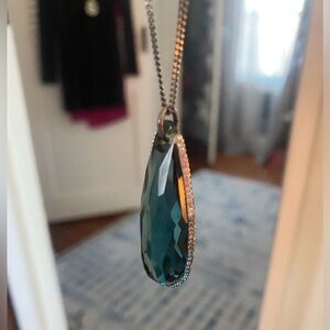 Swavroski blue oval pendant necklace